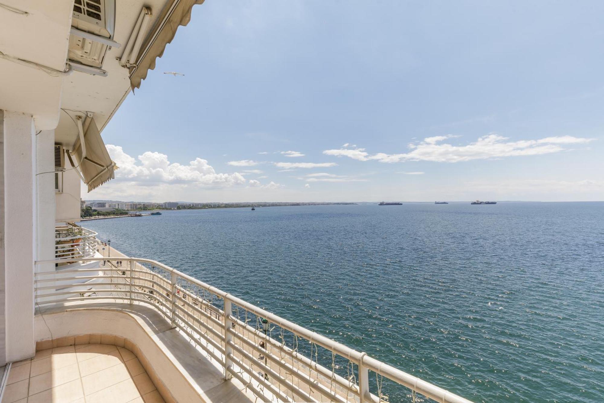 Infinity & Beyond By Halu! - Seafront Apartments เทสซาโลนิกิ ภายนอก รูปภาพ