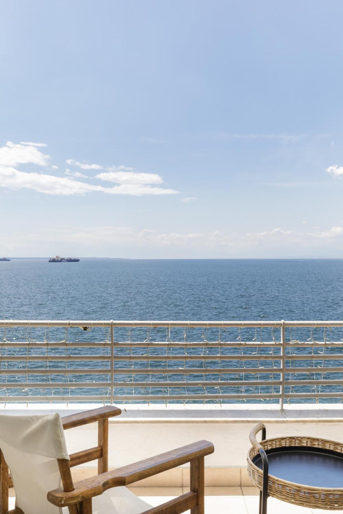 Infinity & Beyond By Halu! - Seafront Apartments เทสซาโลนิกิ ภายนอก รูปภาพ